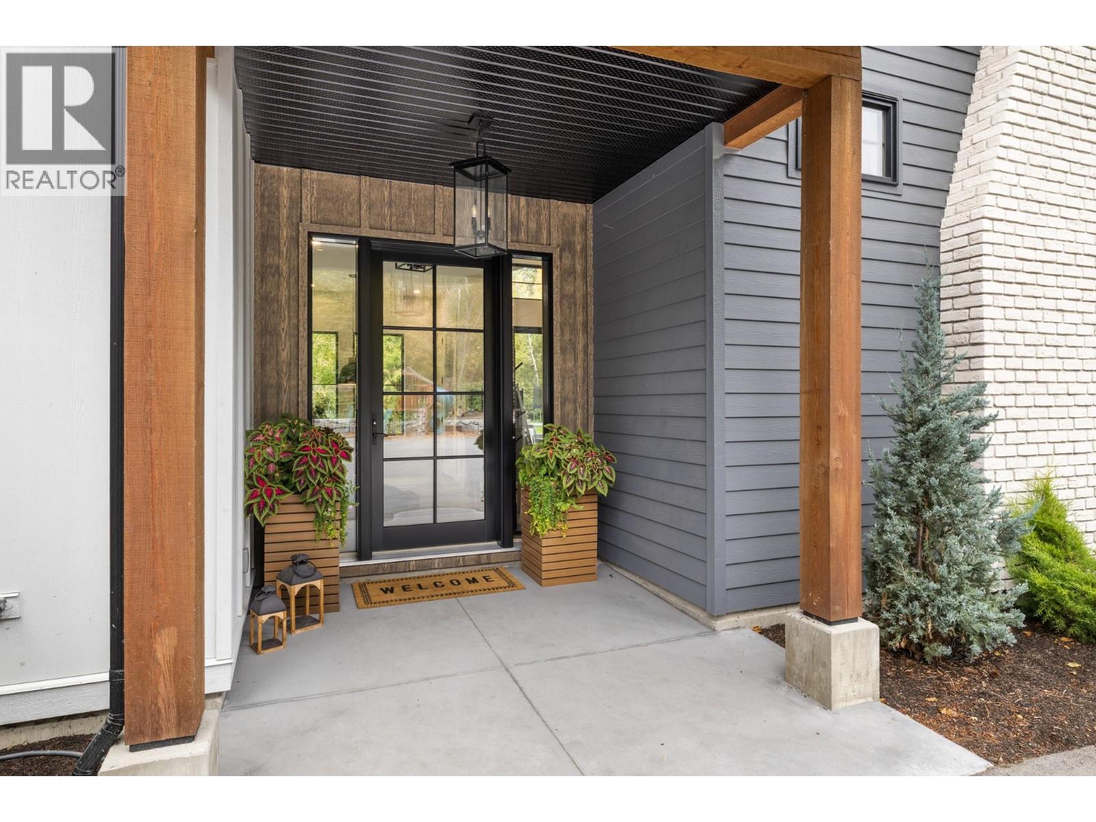 2475 Maquinna Road, Kelowna, British Columbia  V1W 2R9 - Photo 2 - 10403367