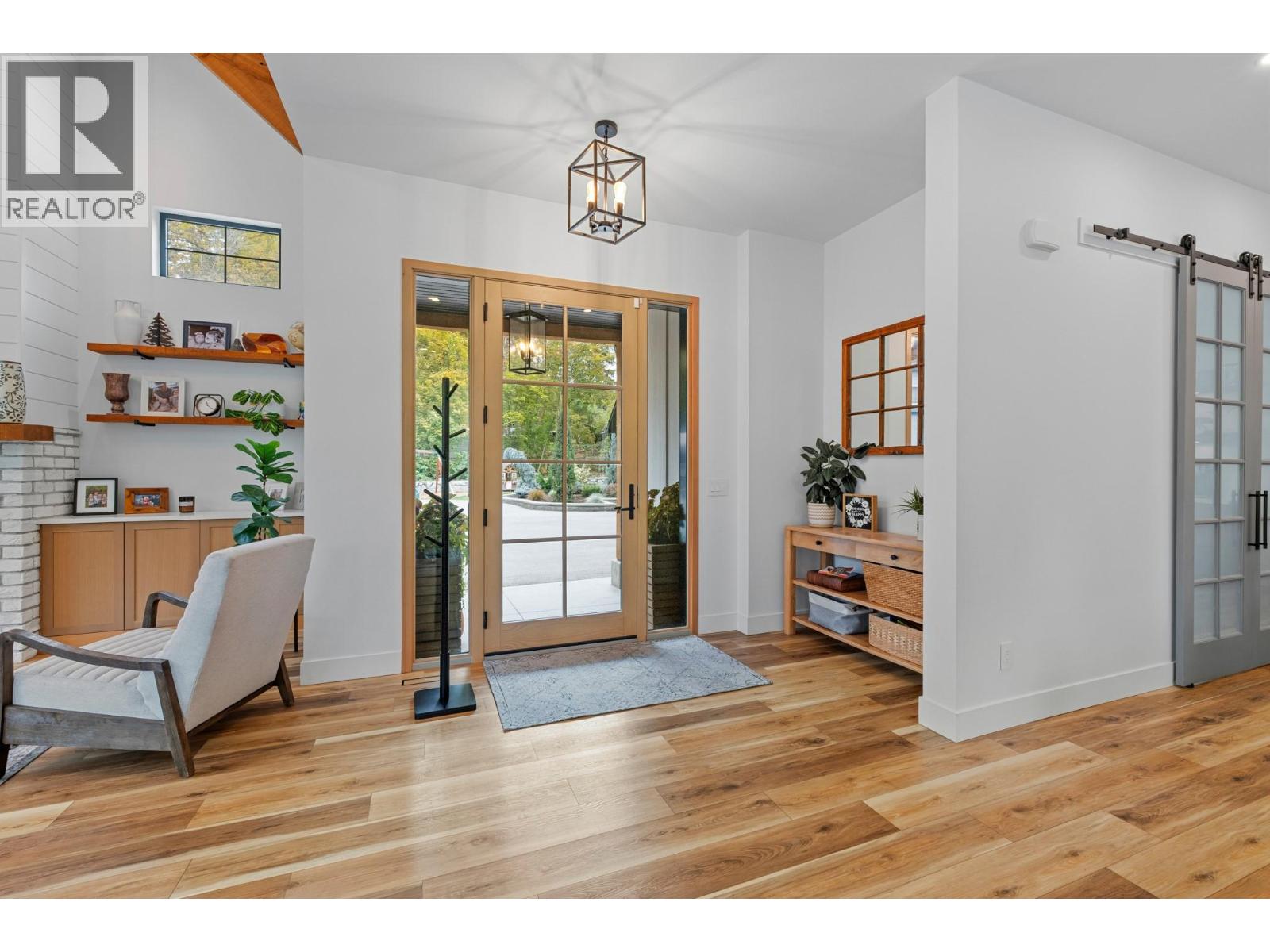 2475 Maquinna Road, Kelowna, British Columbia  V1W 2R9 - Photo 3 - 10403367
