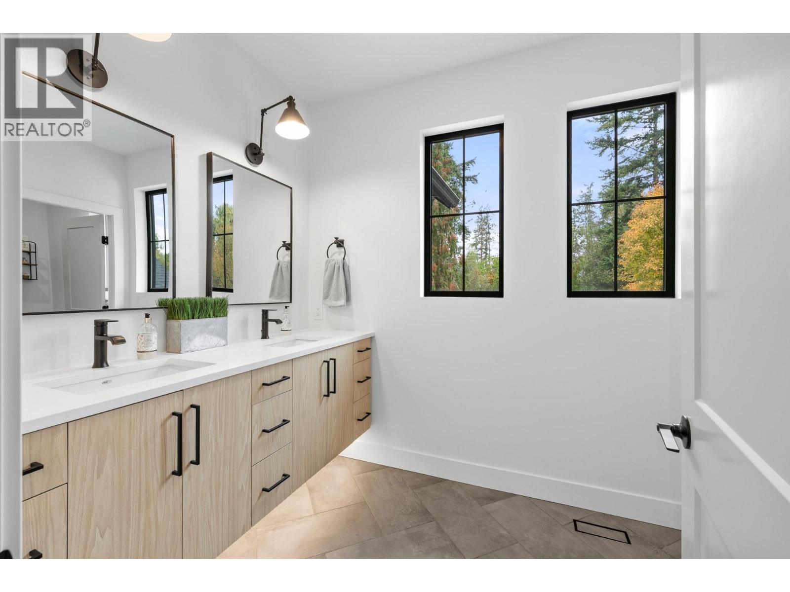 2475 Maquinna Road, Kelowna, British Columbia  V1W 2R9 - Photo 45 - 10403367