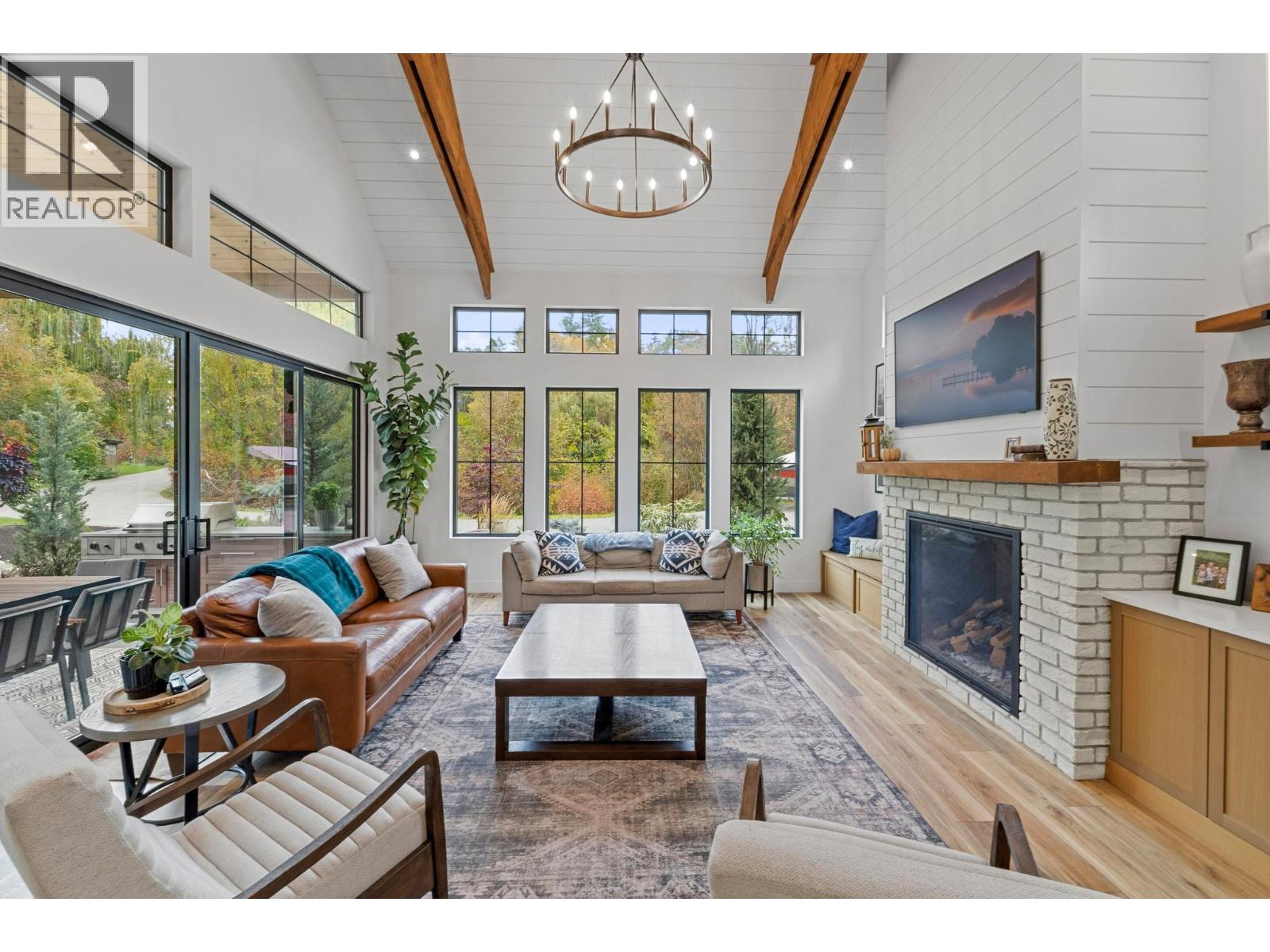 2475 Maquinna Road, Kelowna, British Columbia  V1W 2R9 - Photo 5 - 10403367