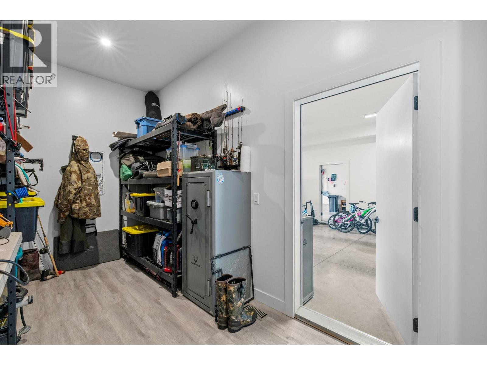 2475 Maquinna Road, Kelowna, British Columbia  V1W 2R9 - Photo 61 - 10403367