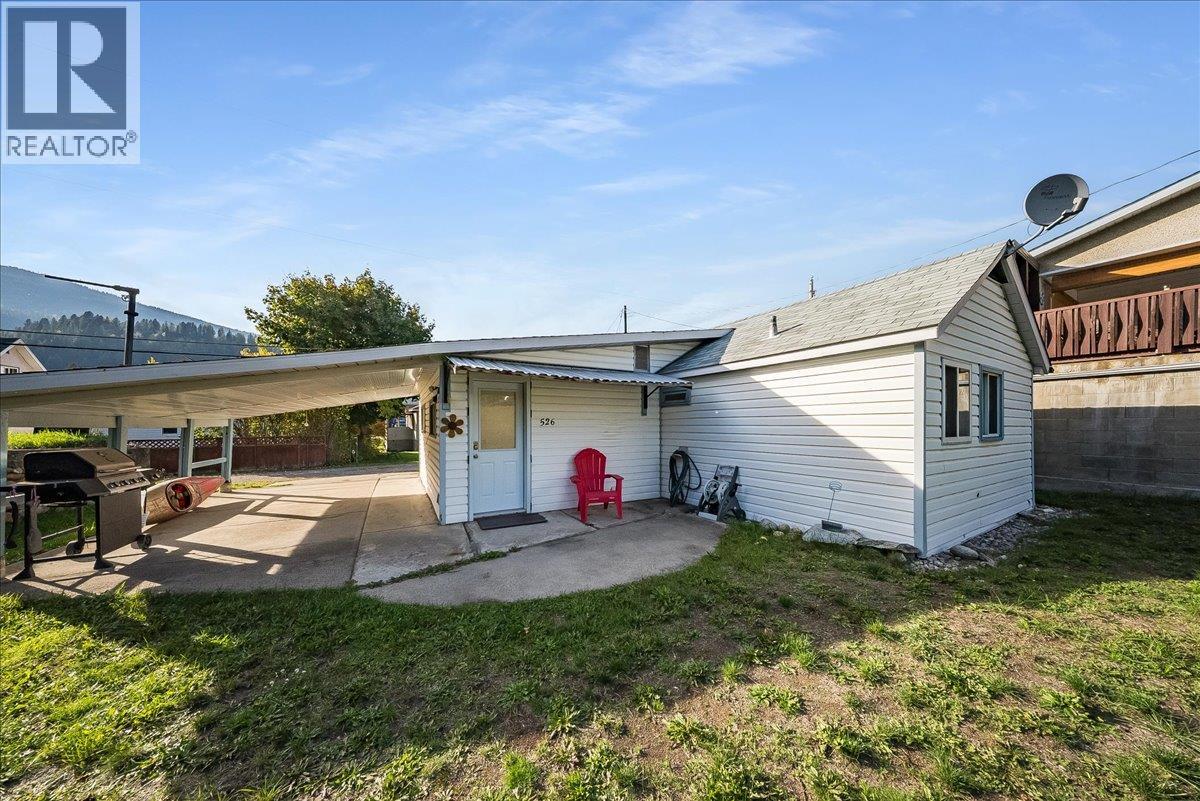 526 8th Avenue, Castlegar, British Columbia  V1N 1N6 - Photo 1 - 10403091