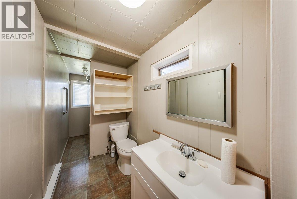 526 8th Avenue, Castlegar, British Columbia  V1N 1N6 - Photo 16 - 10403091