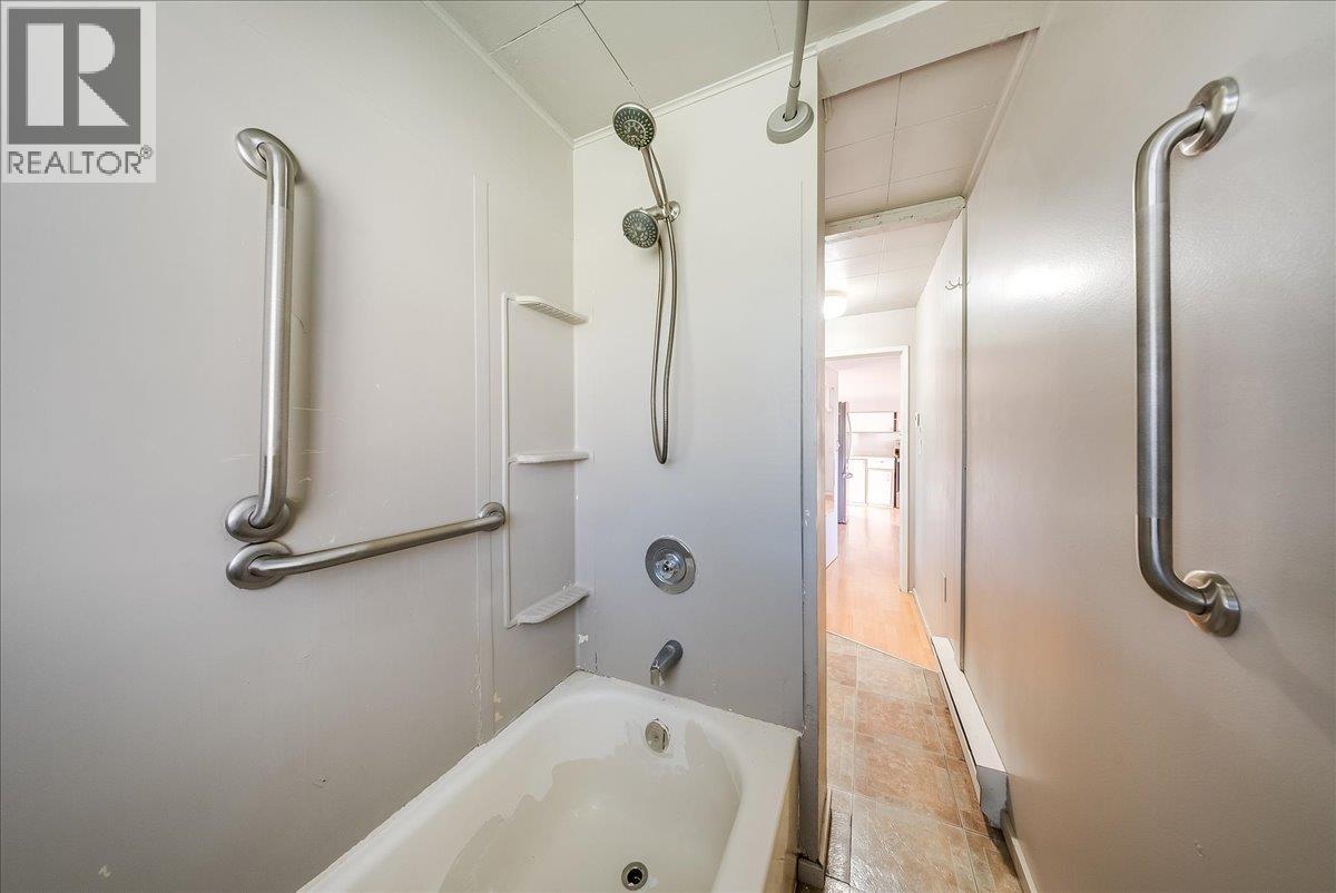 526 8th Avenue, Castlegar, British Columbia  V1N 1N6 - Photo 17 - 10403091