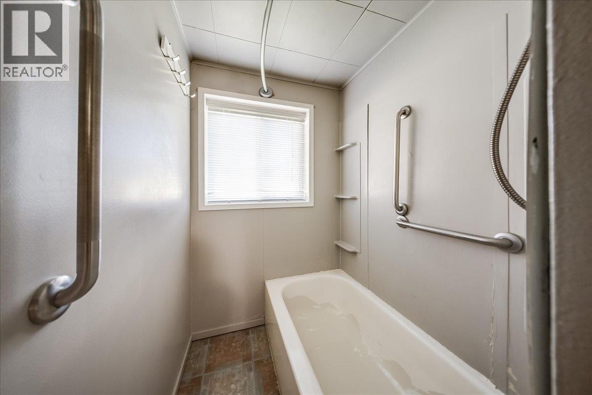 526 8th Avenue, Castlegar, British Columbia  V1N 1N6 - Photo 18 - 10403091