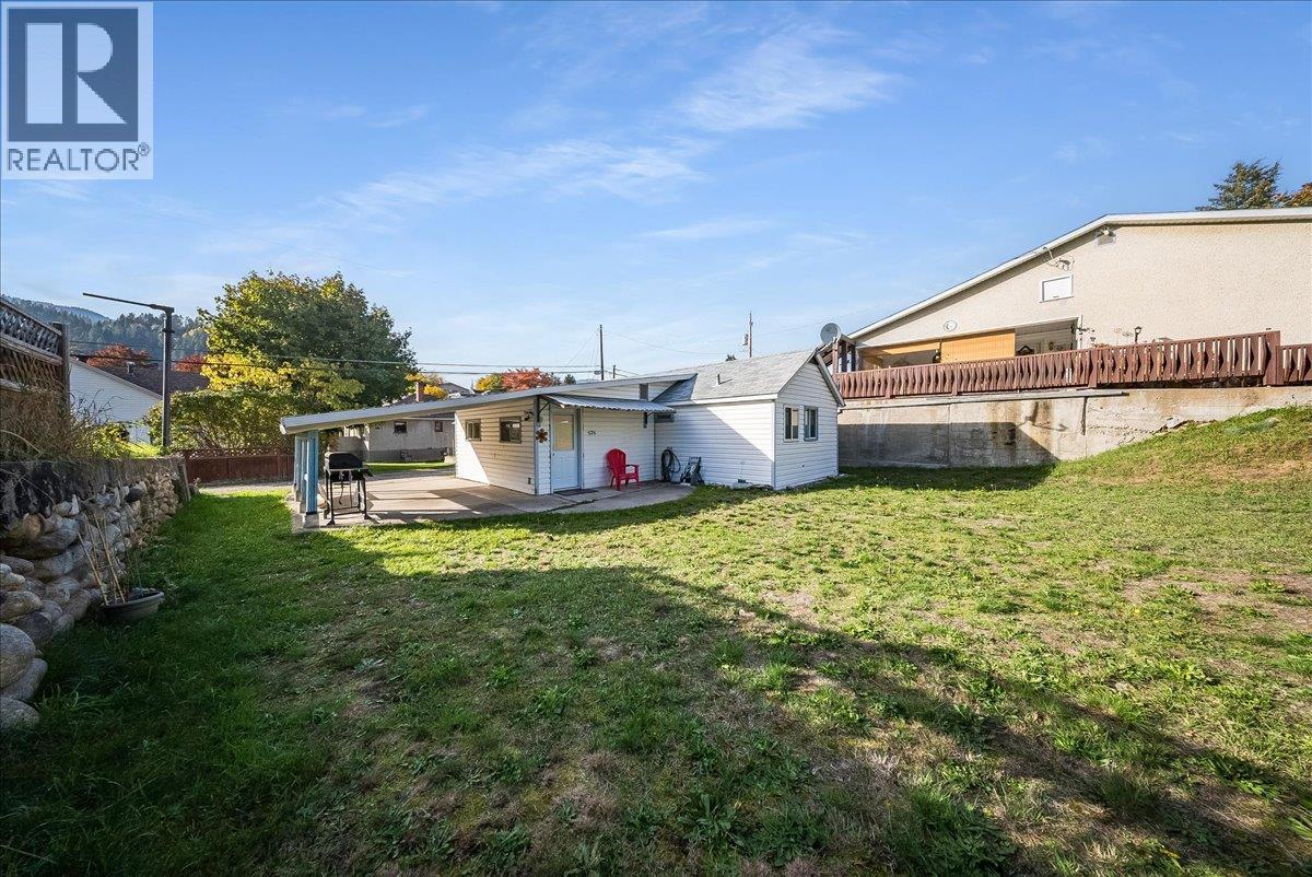526 8th Avenue, Castlegar, British Columbia  V1N 1N6 - Photo 19 - 10403091