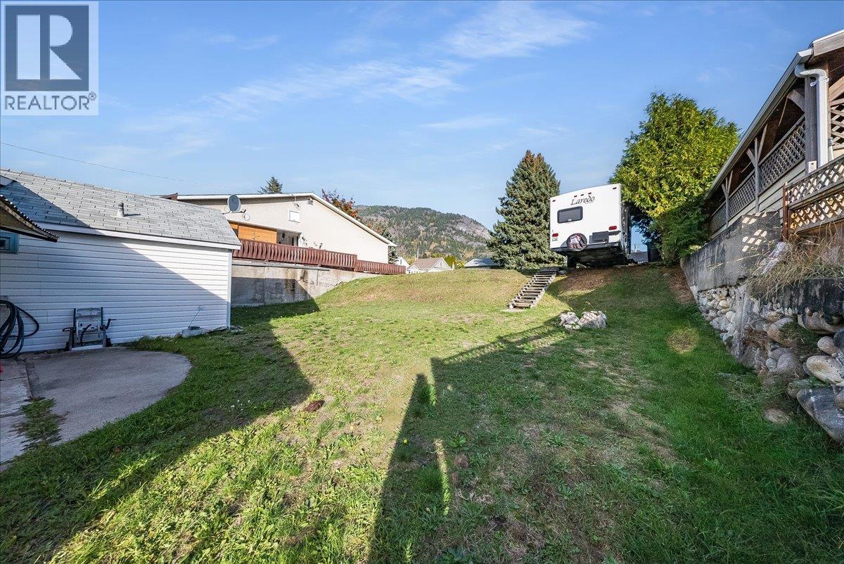 526 8th Avenue, Castlegar, British Columbia  V1N 1N6 - Photo 22 - 10403091