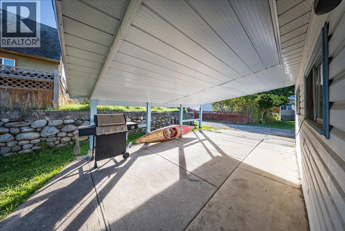 526 8th Avenue, Castlegar, British Columbia  V1N 1N6 - Photo 23 - 10403091