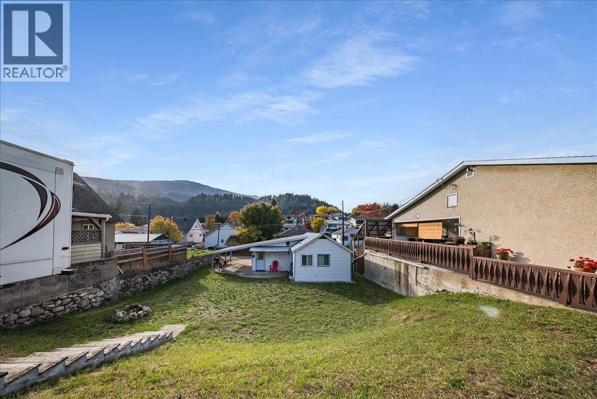 526 8th Avenue, Castlegar, British Columbia  V1N 1N6 - Photo 25 - 10403091