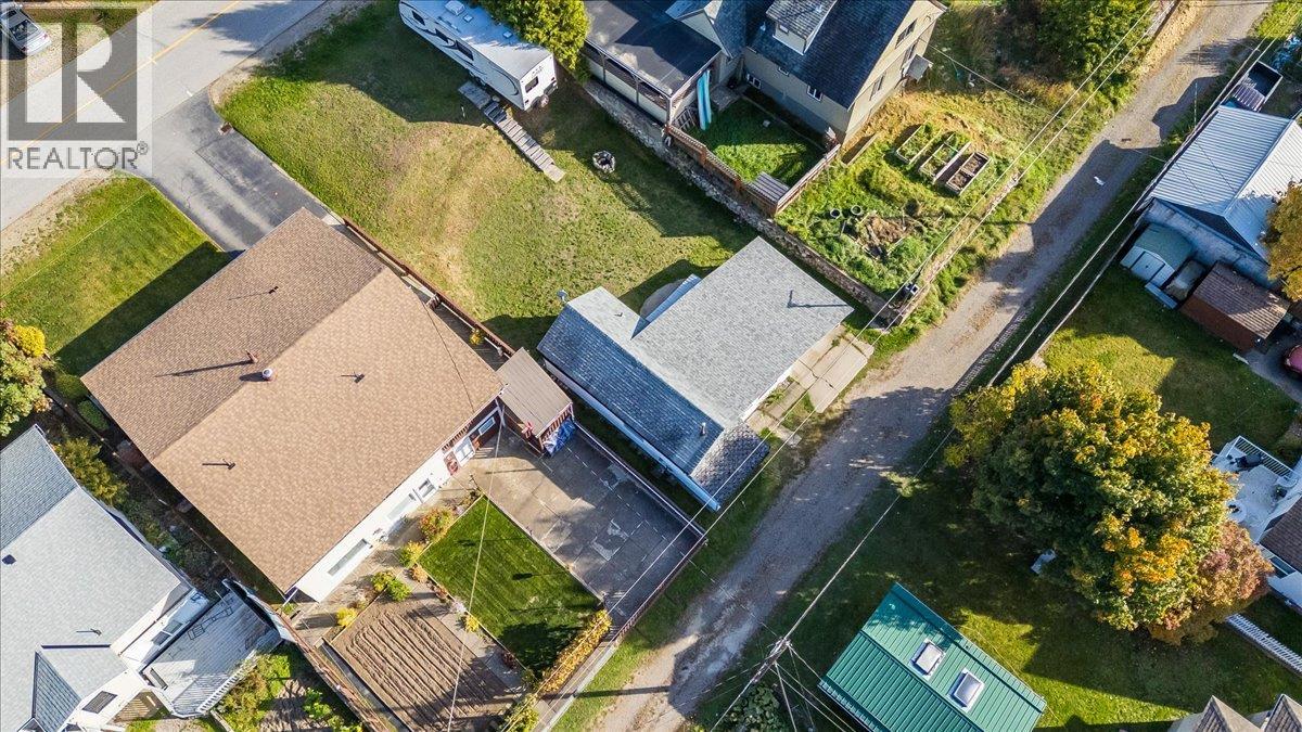526 8th Avenue, Castlegar, British Columbia  V1N 1N6 - Photo 28 - 10403091