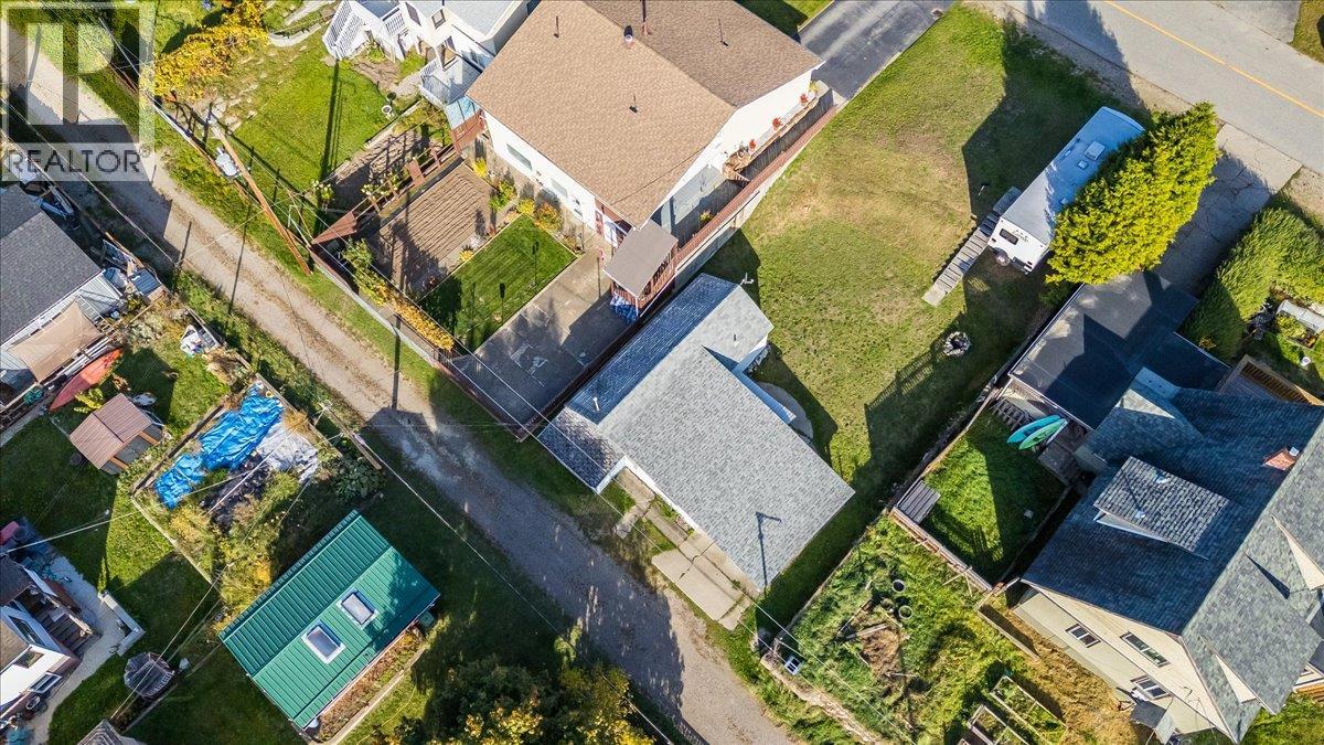 526 8th Avenue, Castlegar, British Columbia  V1N 1N6 - Photo 30 - 10403091