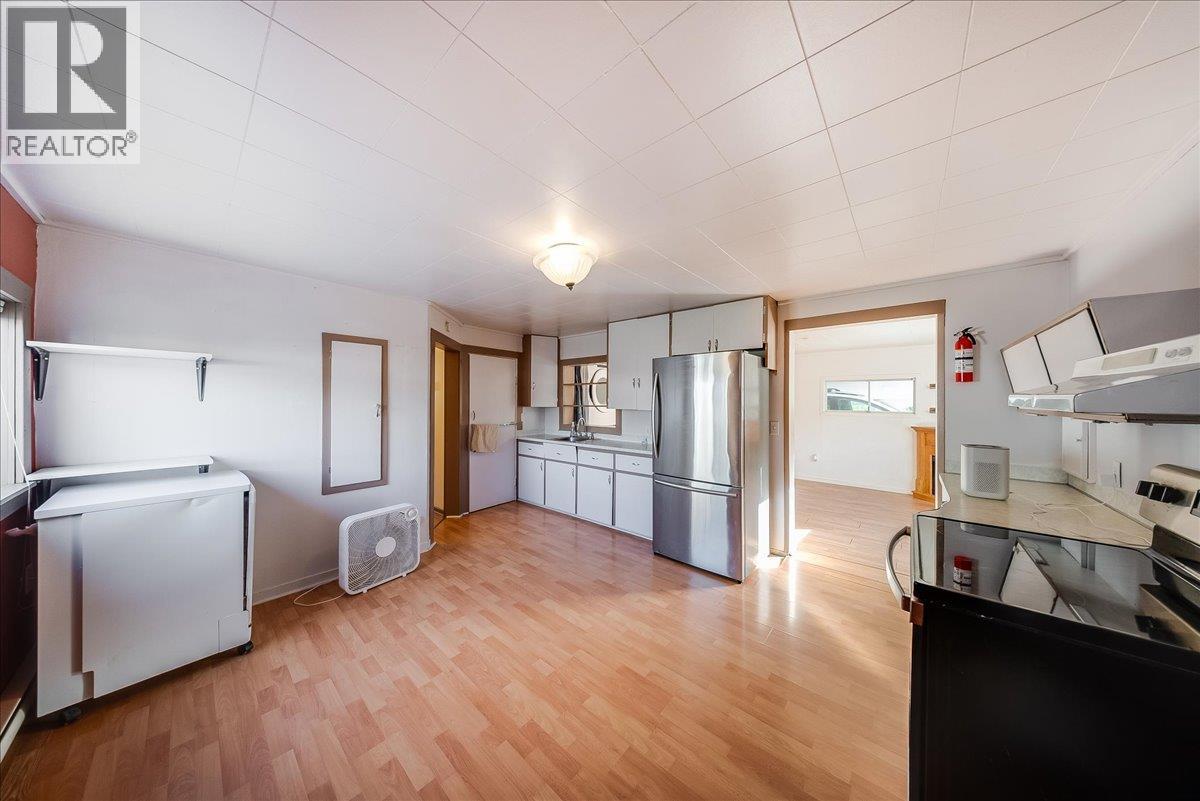 526 8th Avenue, Castlegar, British Columbia  V1N 1N6 - Photo 6 - 10403091