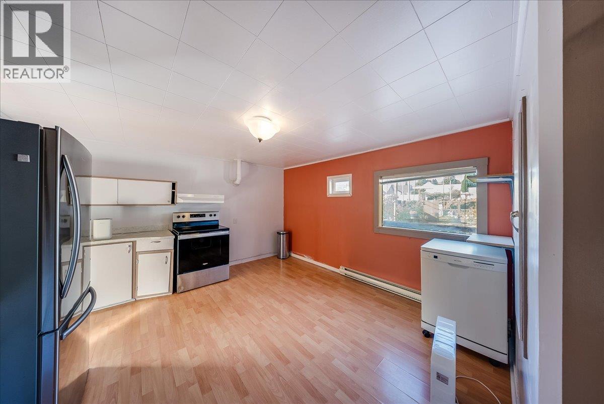 526 8th Avenue, Castlegar, British Columbia  V1N 1N6 - Photo 8 - 10403091