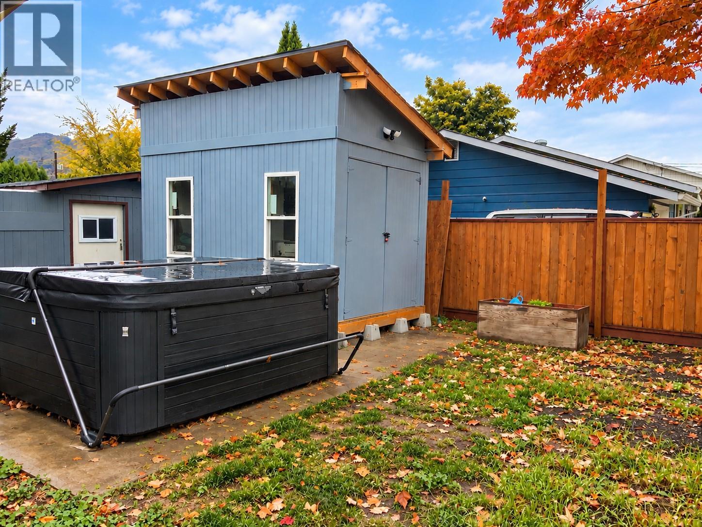 5503 South Vernon Court, Vernon, British Columbia  V1T 8N6 - Photo 3 - 10403389