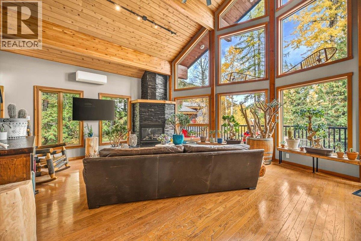 15 Alpine Trail Crescent, Fernie, British Columbia  V0B 1M5 - Photo 9 - 10403381