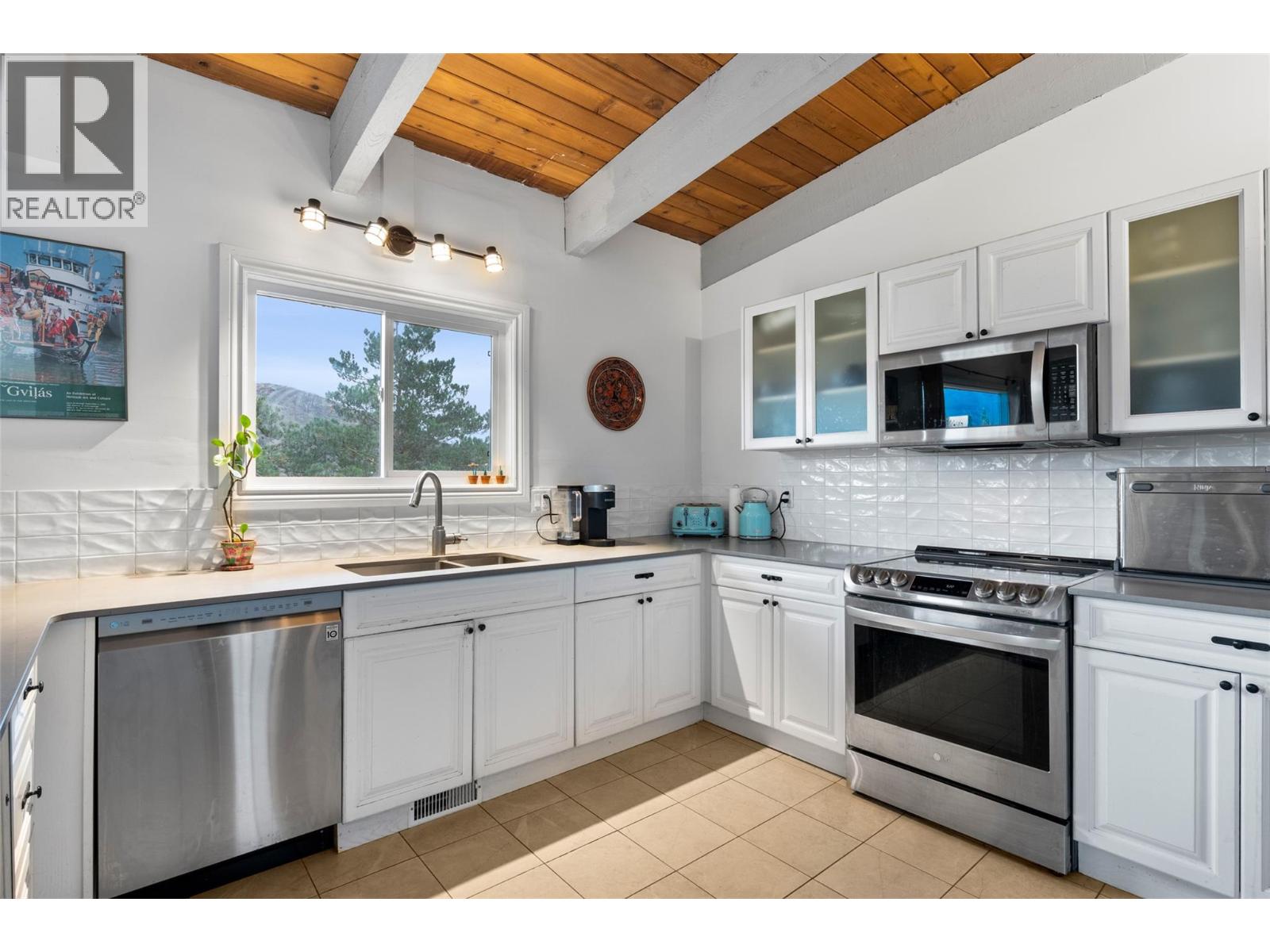5977 Gardi Road, Kamloops, British Columbia  V1S 2A1 - Photo 13 - 10403349
