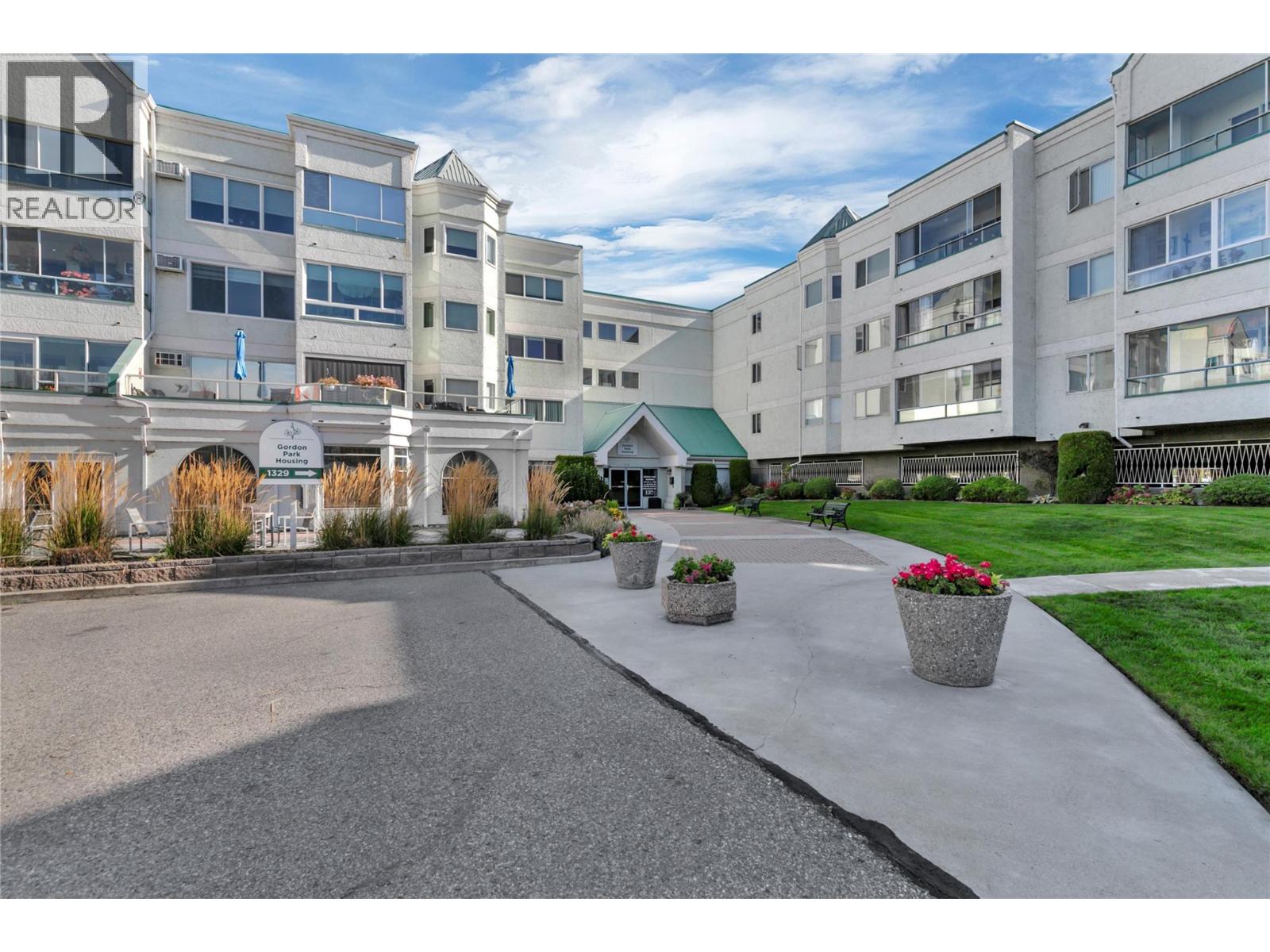 1329 Klo Road Unit# 404, Kelowna, British Columbia  V1W 3N9 - Photo 1 - 10403261