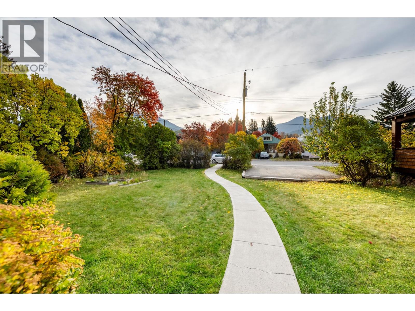 761 4th Avenue, Fernie, British Columbia  V0B 1M0 - Photo 11 - 10403382
