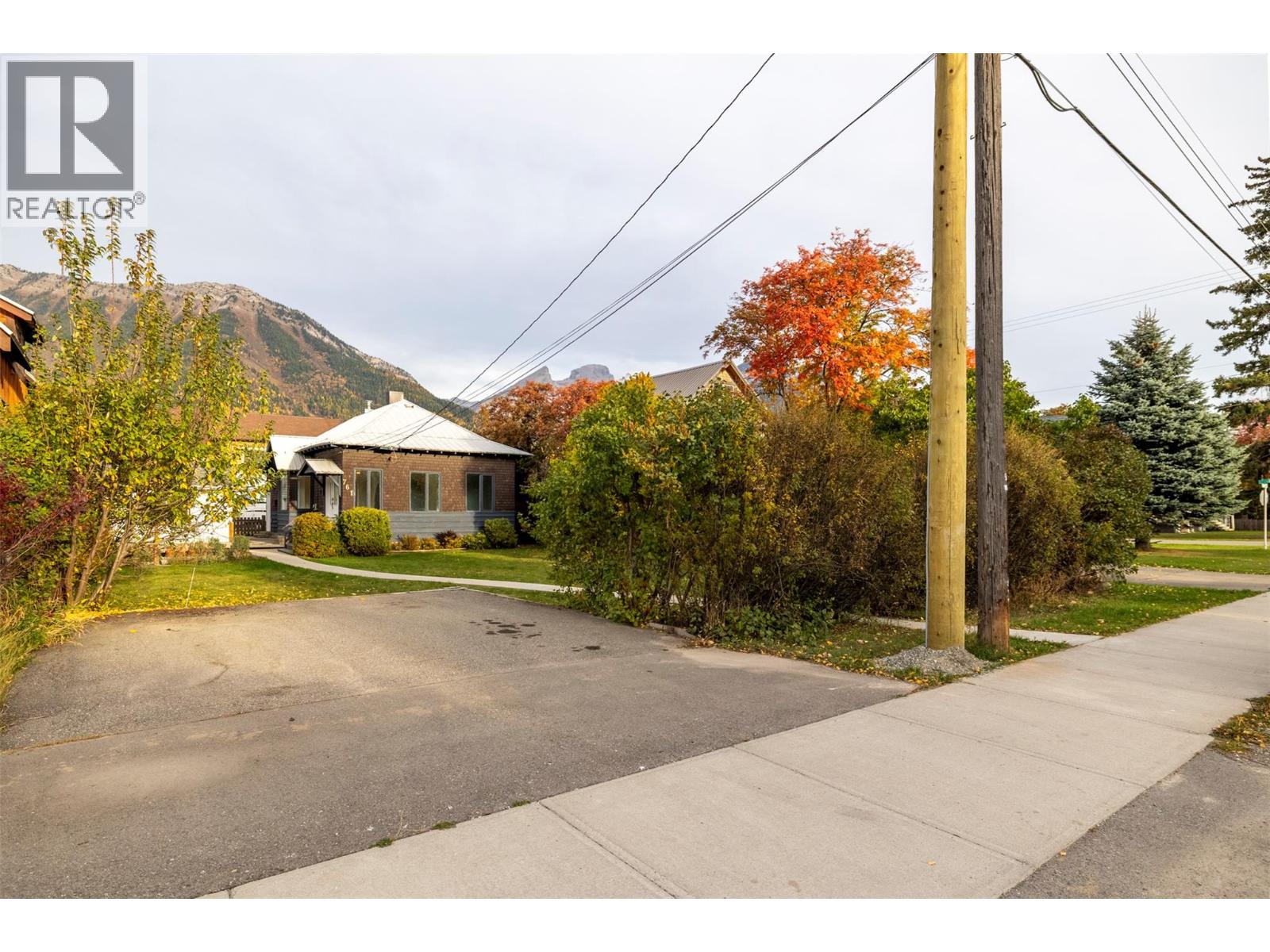 761 4th Avenue, Fernie, British Columbia  V0B 1M0 - Photo 2 - 10403382