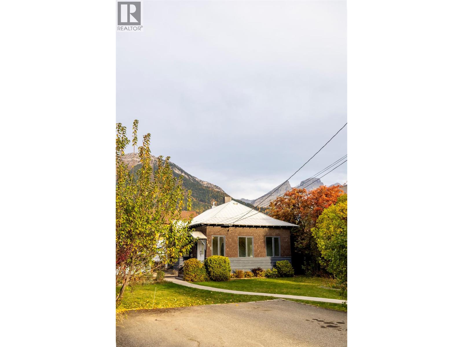 761 4th Avenue, Fernie, British Columbia  V0B 1M0 - Photo 3 - 10403382