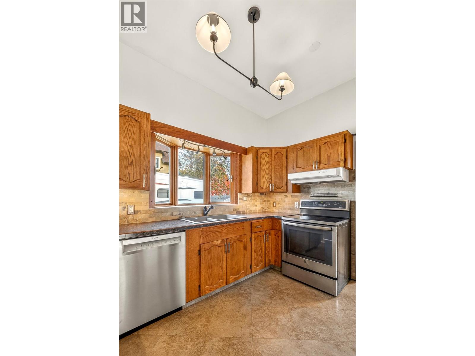 761 4th Avenue, Fernie, British Columbia  V0B 1M0 - Photo 37 - 10403382