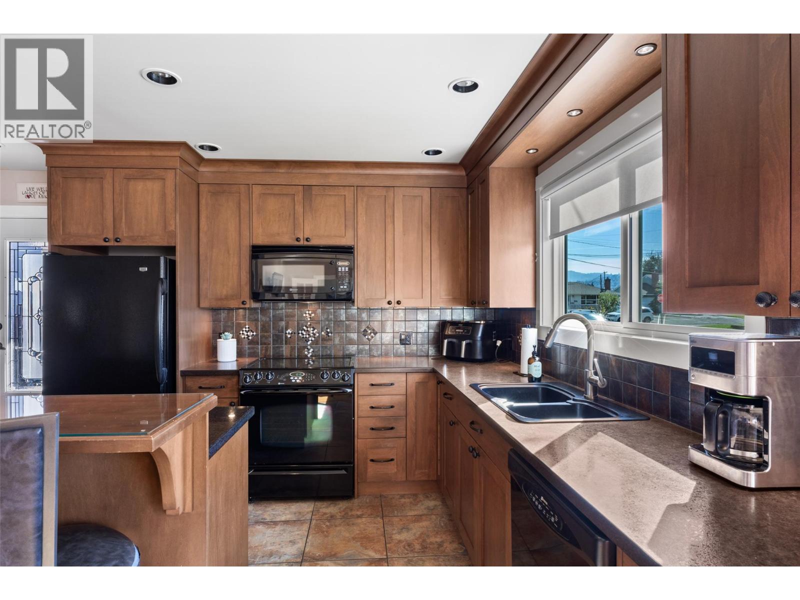 732 Ivy Avenue, Kamloops, British Columbia  V2B 3X1 - Photo 11 - 10402882