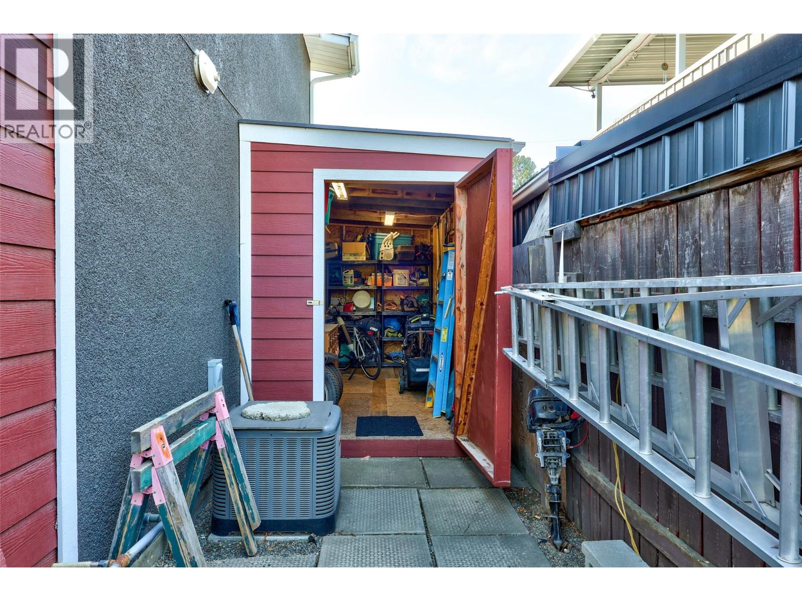 732 Ivy Avenue, Kamloops, British Columbia  V2B 3X1 - Photo 39 - 10402882