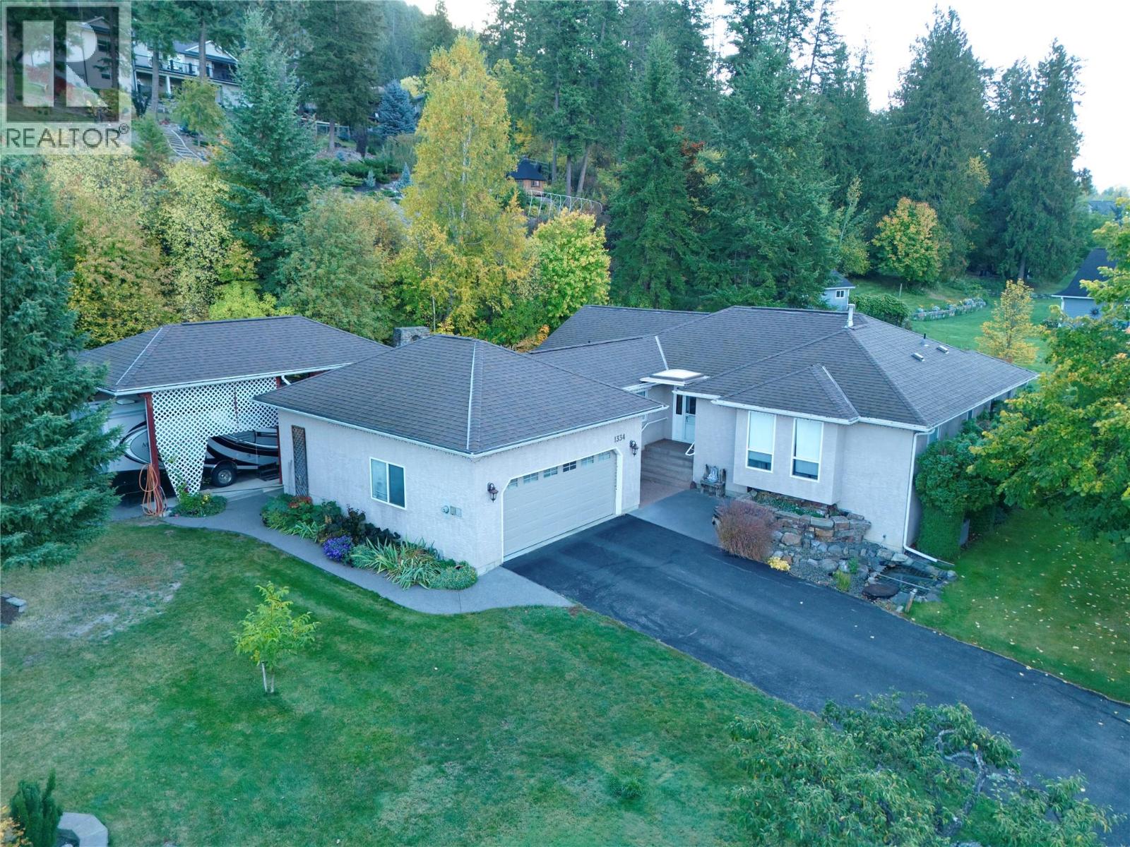 1334 8th Avenue N, Creston, British Columbia  V0B 1G6 - Photo 1 - 10402985
