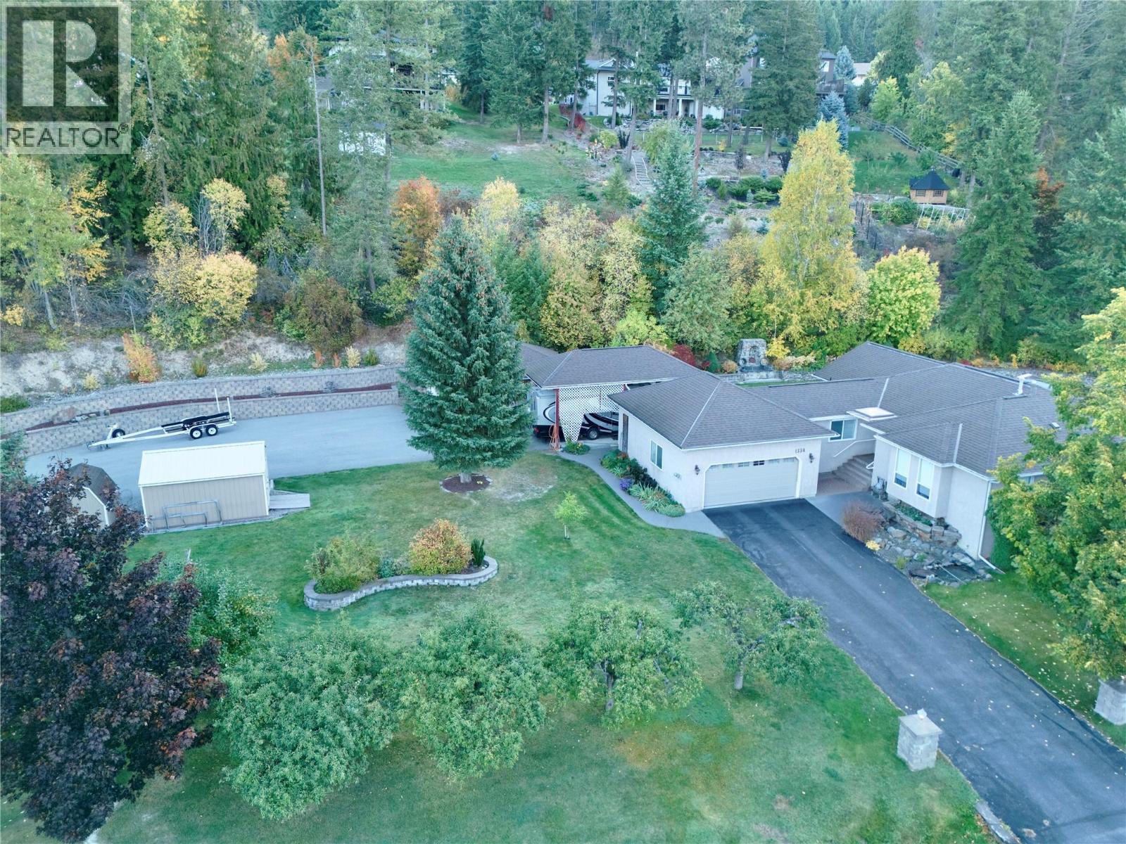 1334 8th Avenue N, Creston, British Columbia  V0B 1G6 - Photo 3 - 10402985