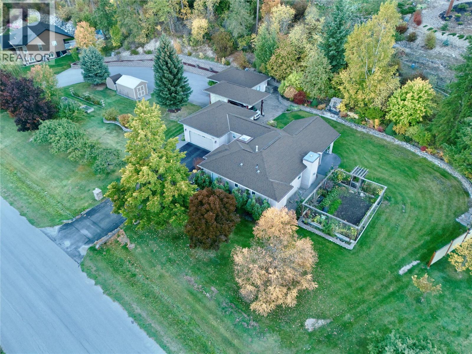 1334 8th Avenue N, Creston, British Columbia  V0B 1G6 - Photo 4 - 10402985