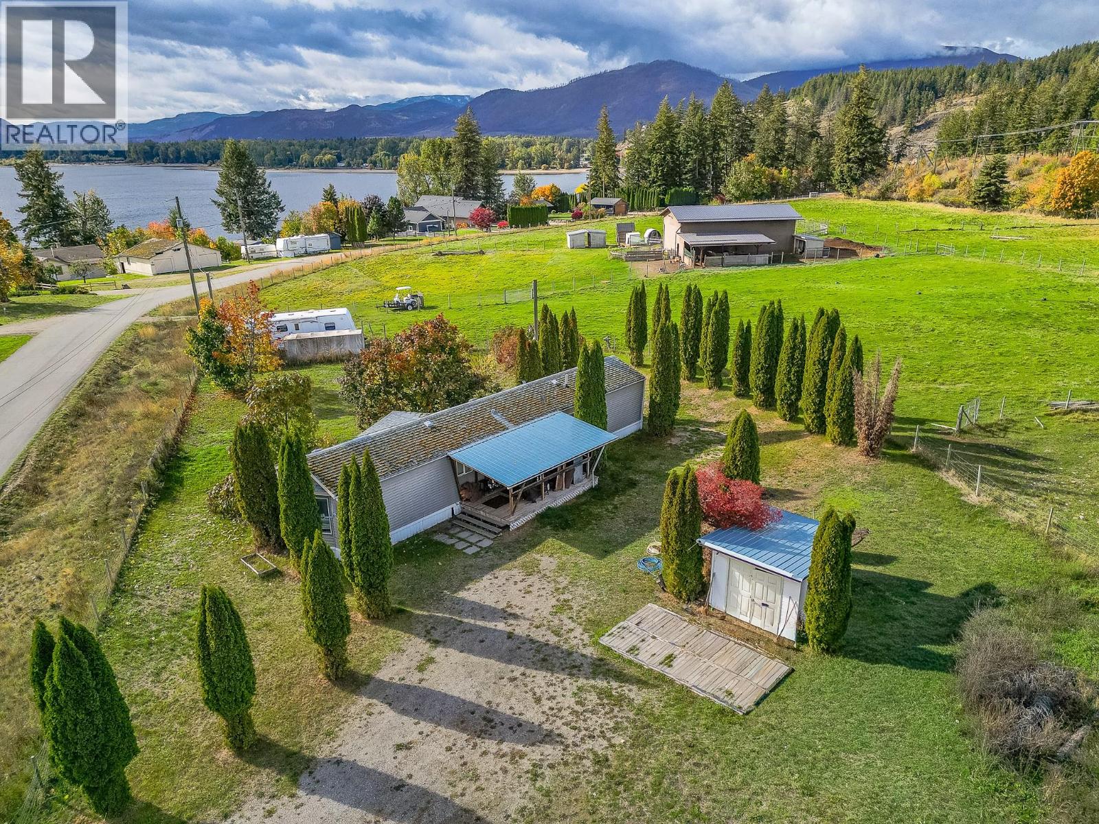 2841 Simpson Road, Lee Creek, British Columbia  V0E 1M4 - Photo 2 - 10403399