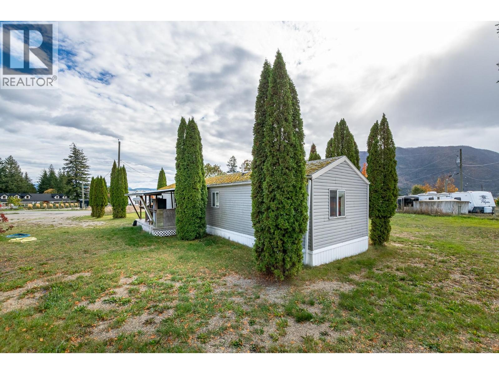 2841 Simpson Road, Lee Creek, British Columbia  V0E 1M4 - Photo 25 - 10403399