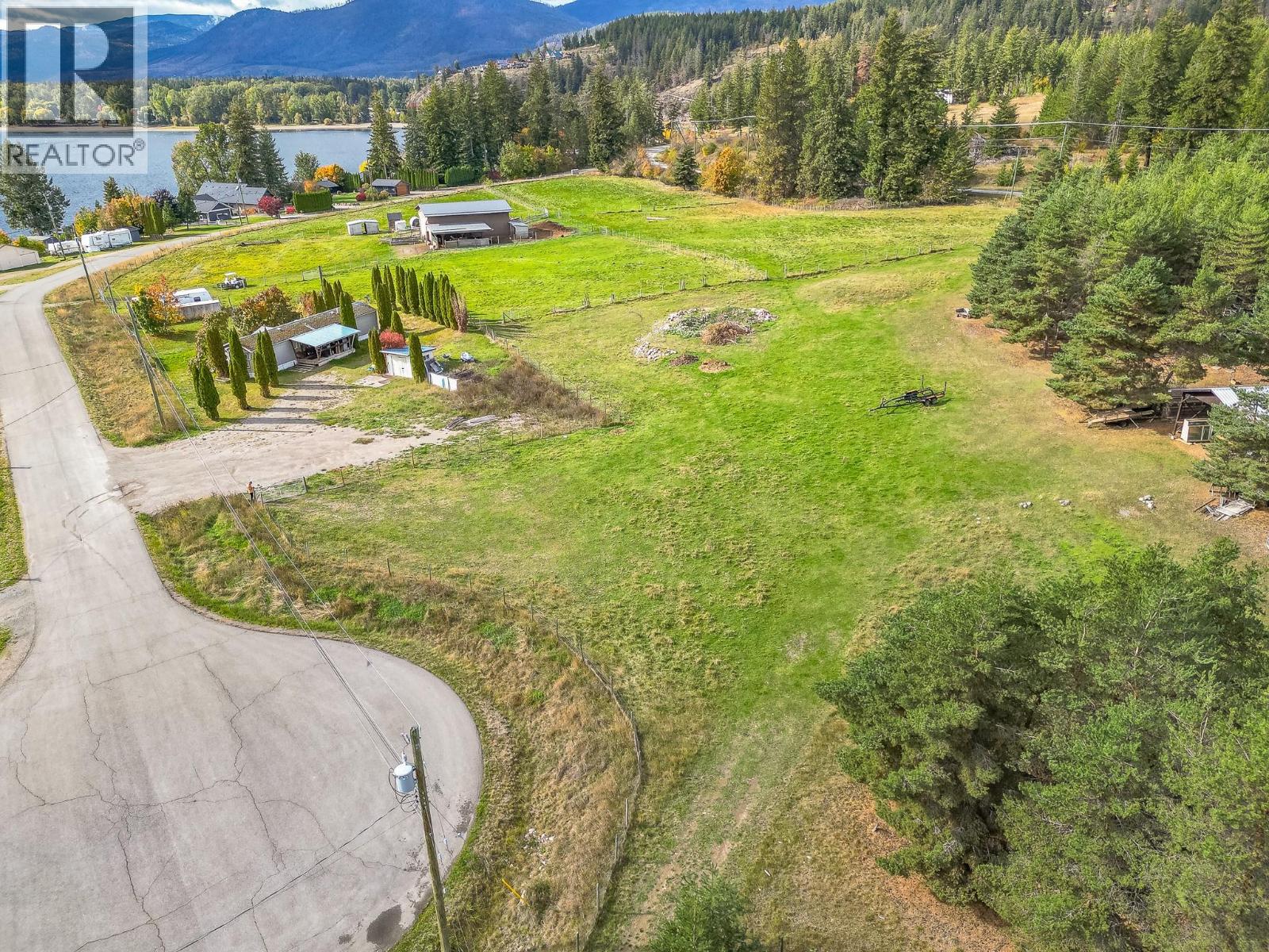 2841 Simpson Road, Lee Creek, British Columbia  V0E 1M4 - Photo 27 - 10403399
