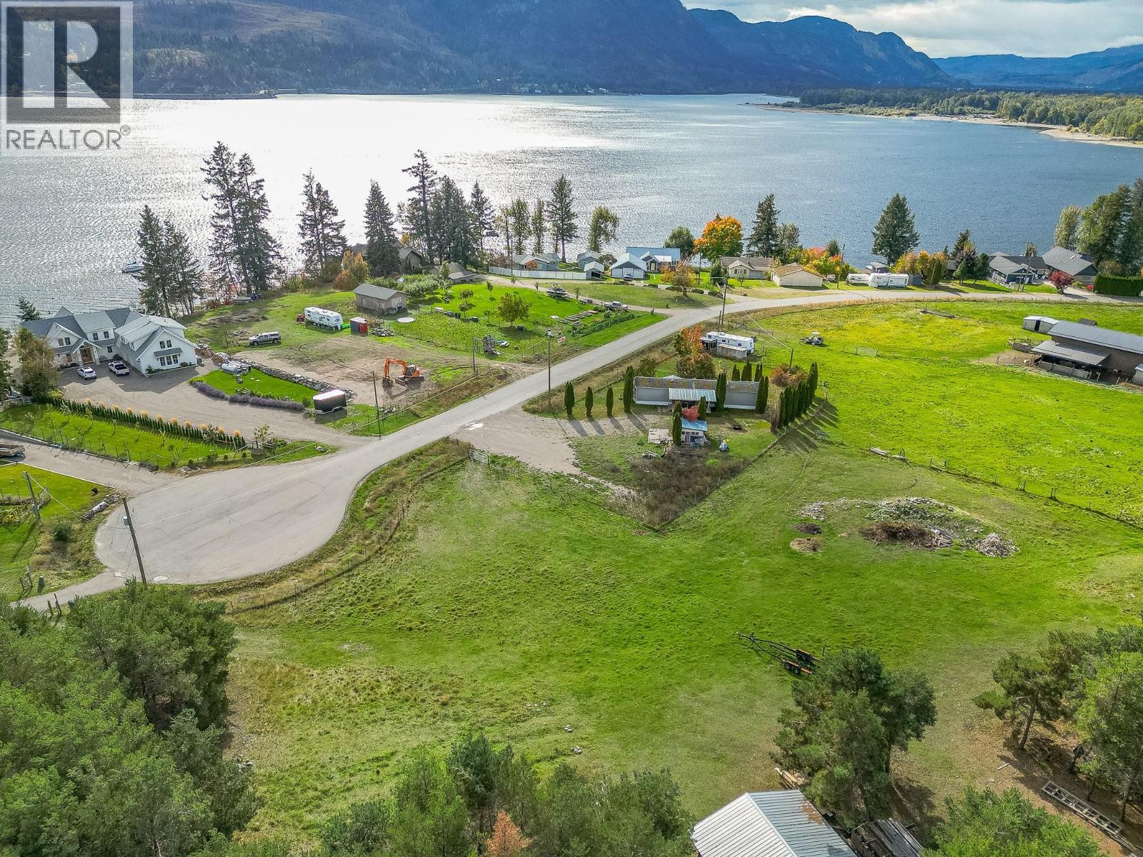 2841 Simpson Road, Lee Creek, British Columbia  V0E 1M4 - Photo 29 - 10403399