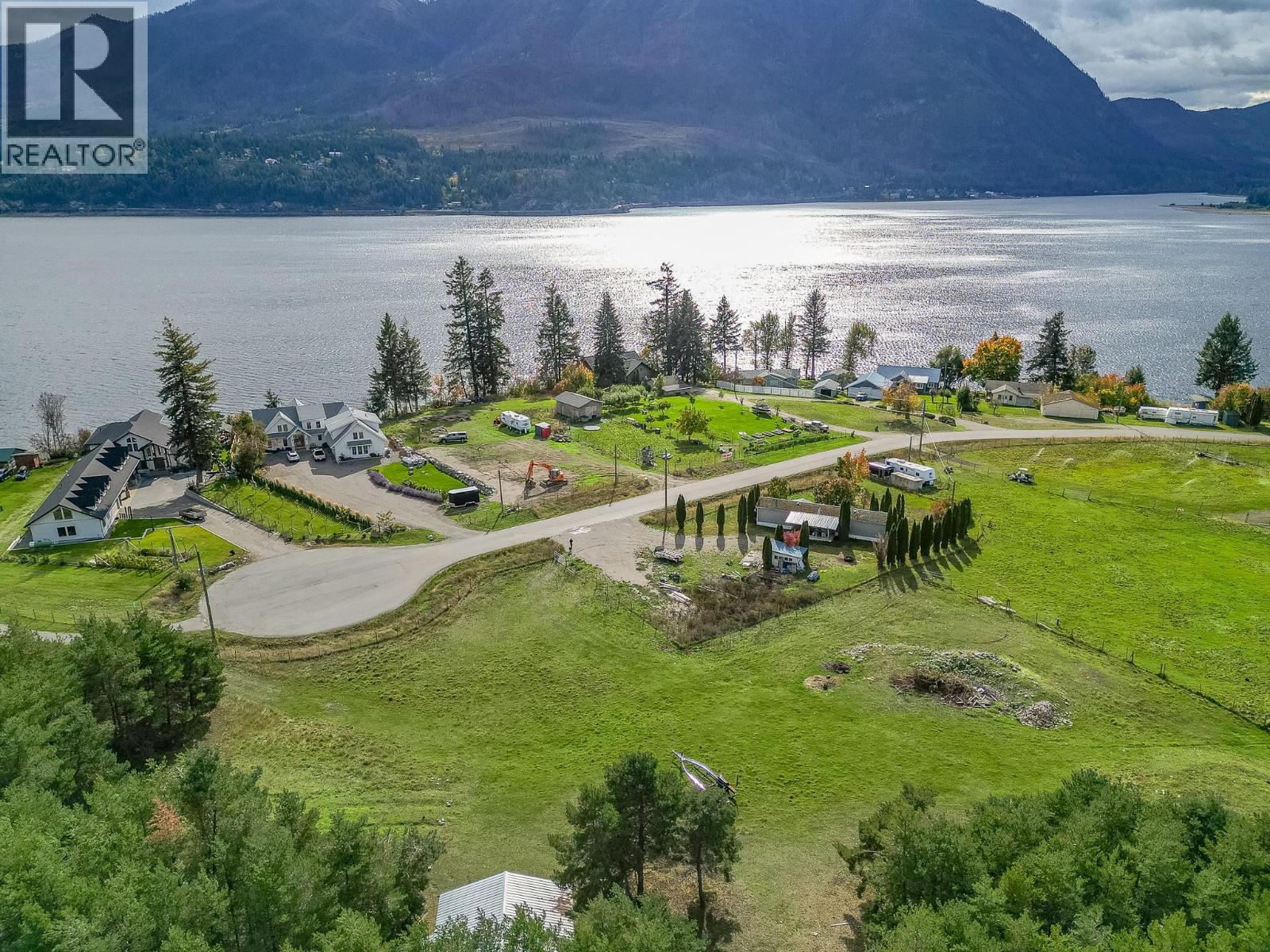 2841 Simpson Road, Lee Creek, British Columbia  V0E 1M4 - Photo 30 - 10403399
