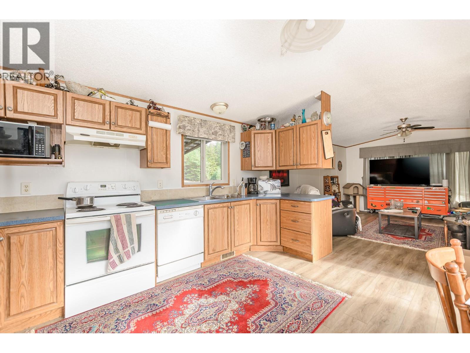 2841 Simpson Road, Lee Creek, British Columbia  V0E 1M4 - Photo 4 - 10403399