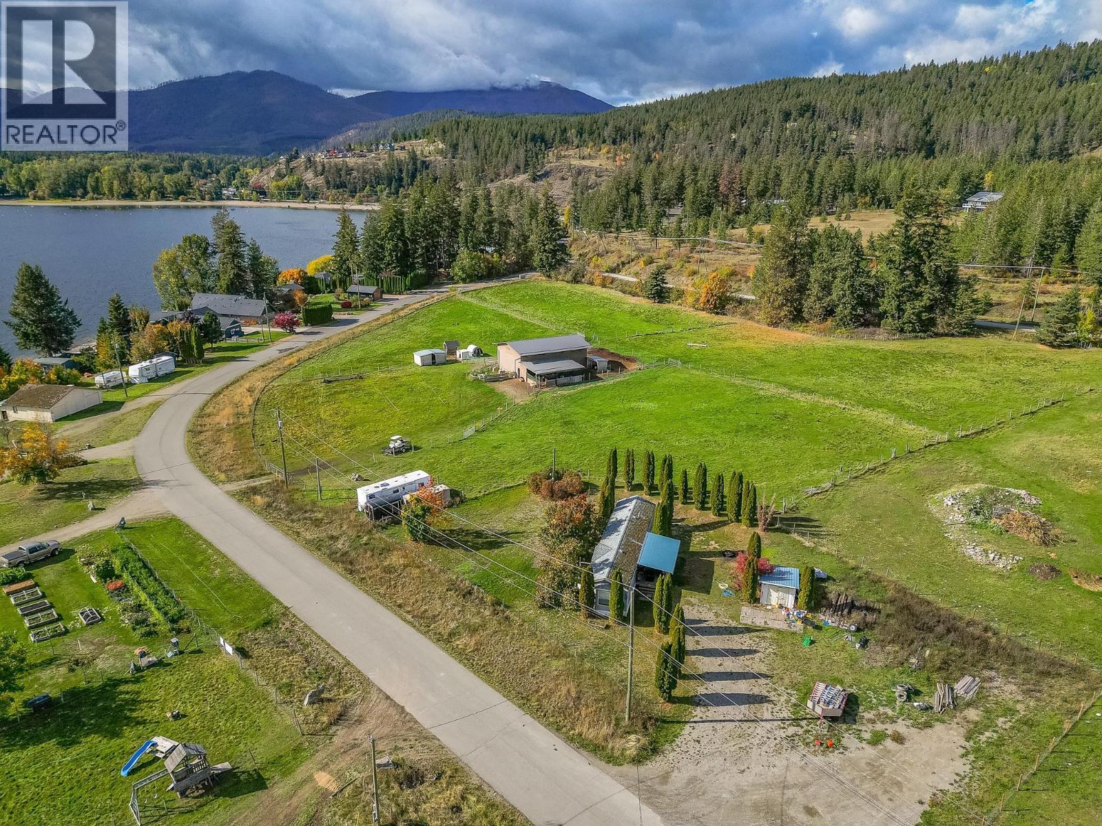 2841 Simpson Road, Lee Creek, British Columbia  V0E 1M4 - Photo 40 - 10403399
