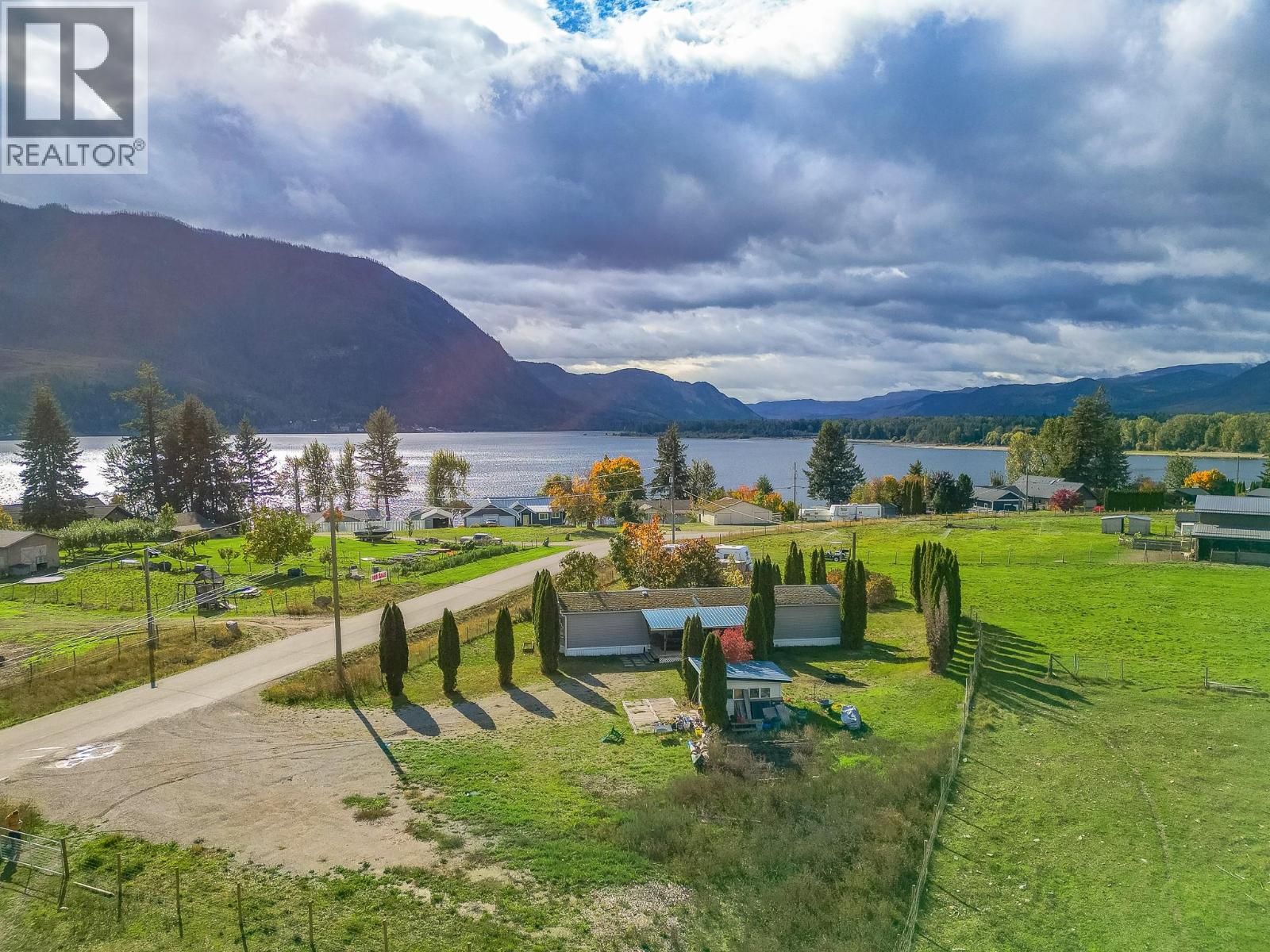 2841 Simpson Road, Lee Creek, British Columbia  V0E 1M4 - Photo 42 - 10403399