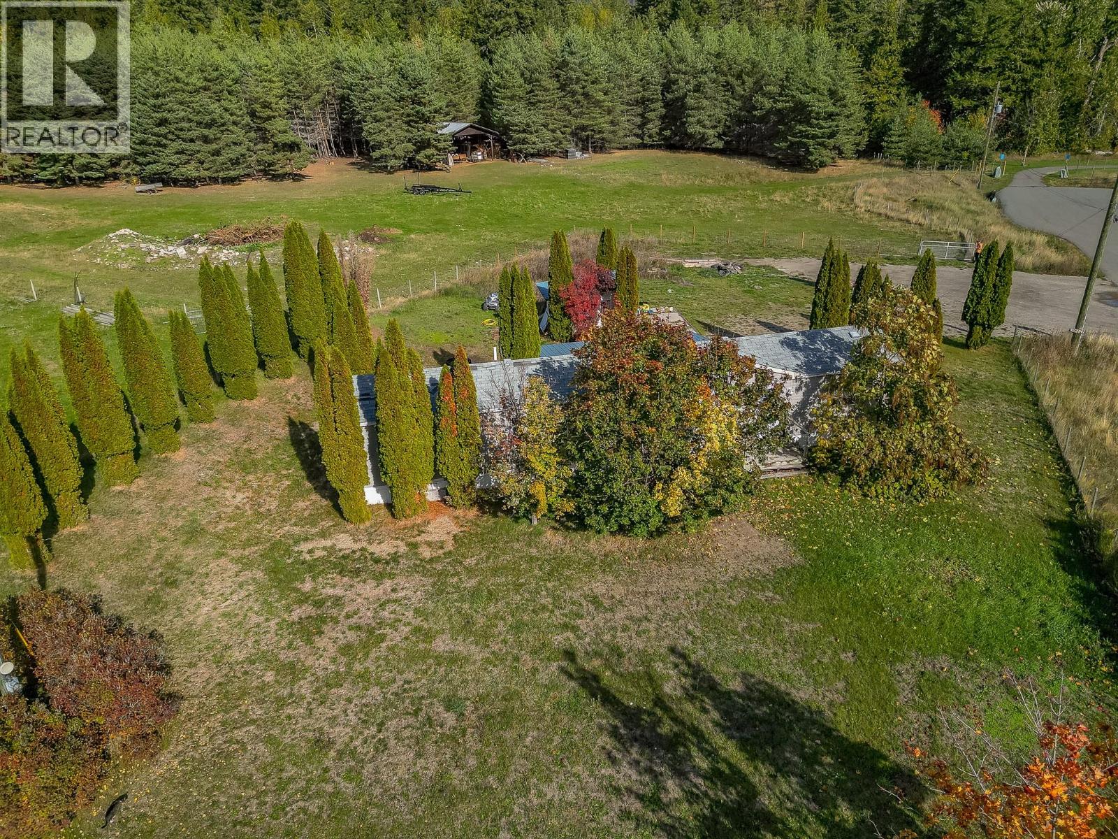 2841 Simpson Road, Lee Creek, British Columbia  V0E 1M4 - Photo 44 - 10403399