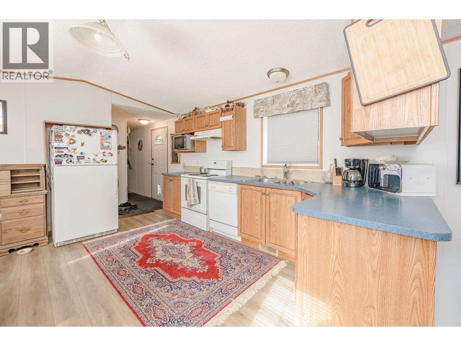 2841 Simpson Road, Lee Creek, British Columbia  V0E 1M4 - Photo 5 - 10403399
