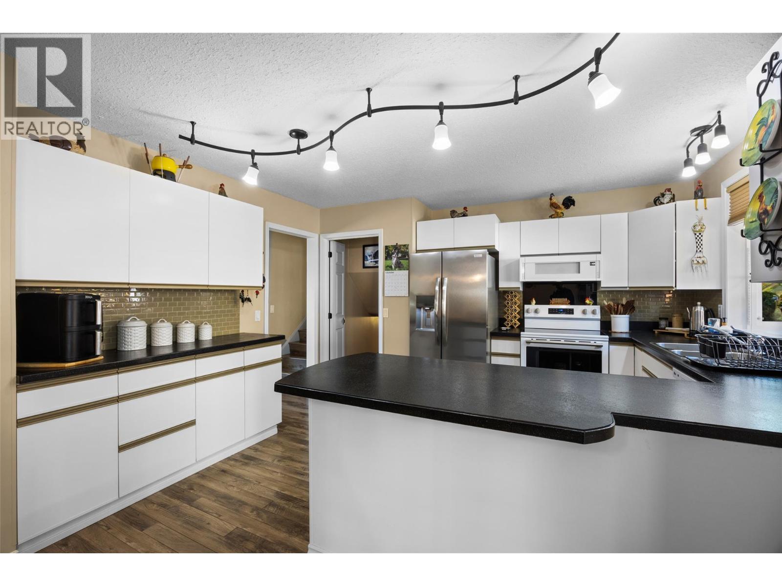4362 Karindale Road, Kamloops, British Columbia  V2B 8N1 - Photo 10 - 10402375