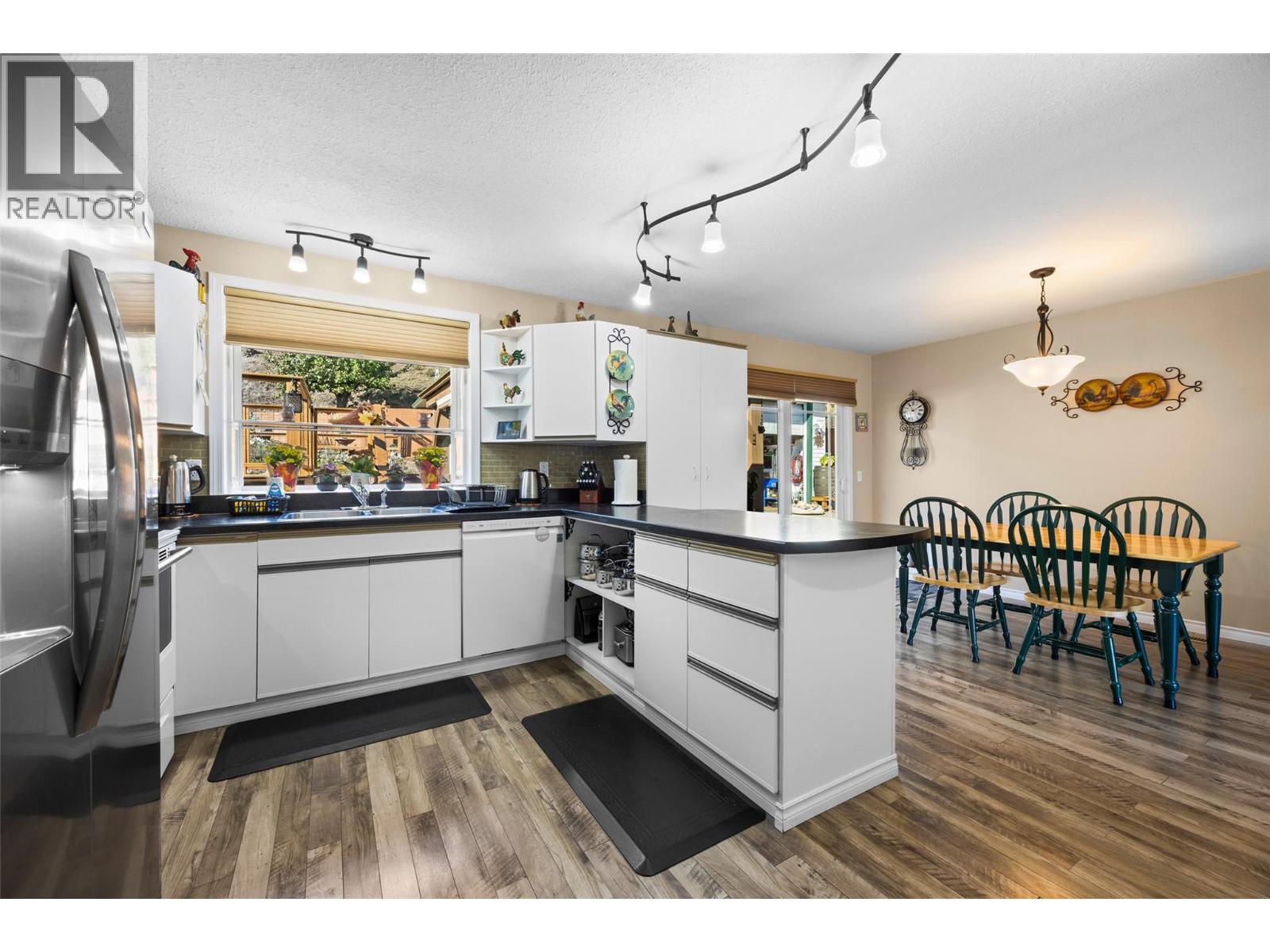 4362 Karindale Road, Kamloops, British Columbia  V2B 8N1 - Photo 12 - 10402375