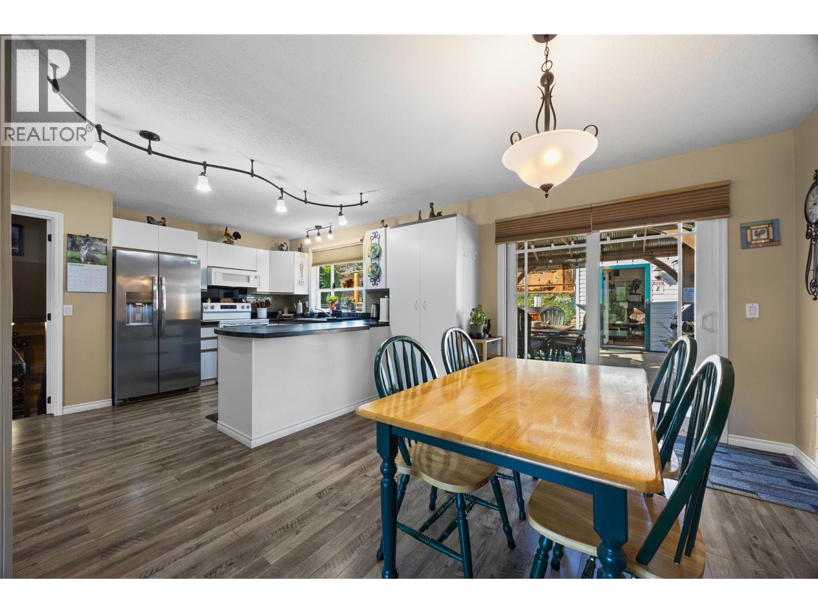 4362 Karindale Road, Kamloops, British Columbia  V2B 8N1 - Photo 8 - 10402375