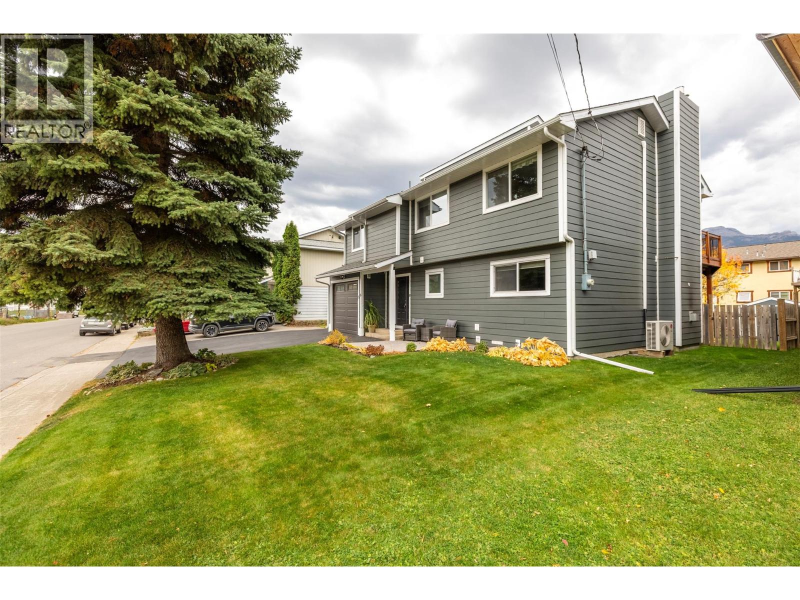 36 Mt Klauer Street, Fernie, British Columbia  V0B 1M3 - Photo 2 - 10403420