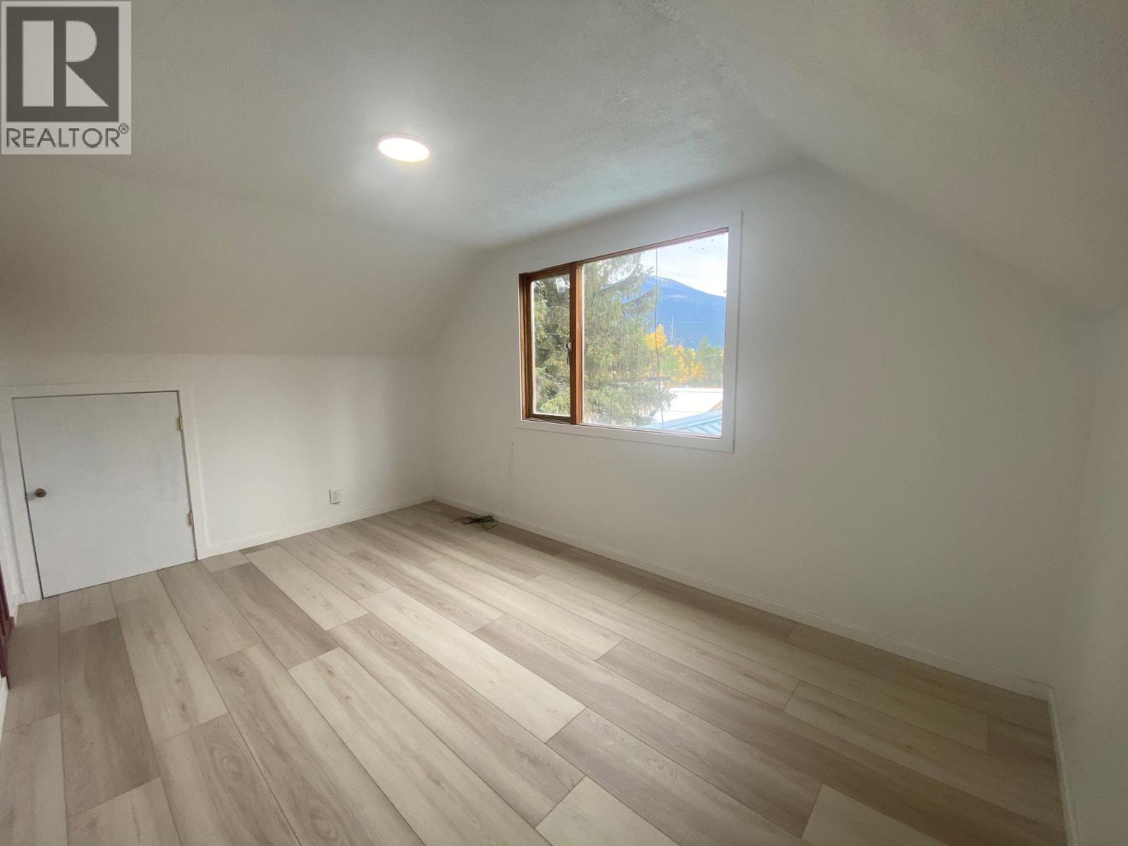 861 Cedar Street, Blue River, British Columbia  V0E 1J0 - Photo 14 - 10403391