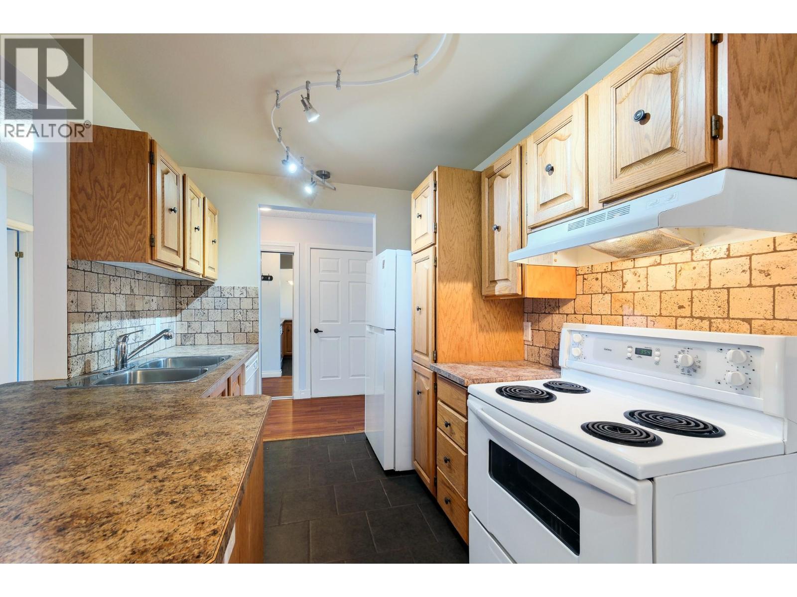 1801 32 Street Unit# 303, Vernon, British Columbia  V1T 5K4 - Photo 3 - 10402877