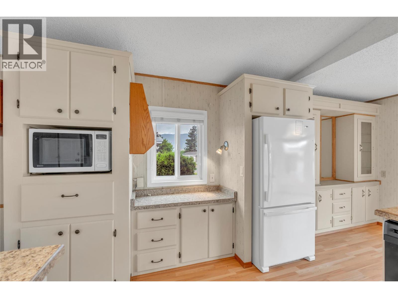 98 Okanagan Avenue E Unit# 25, Penticton, British Columbia  V2A 3J5 - Photo 3 - 10403366