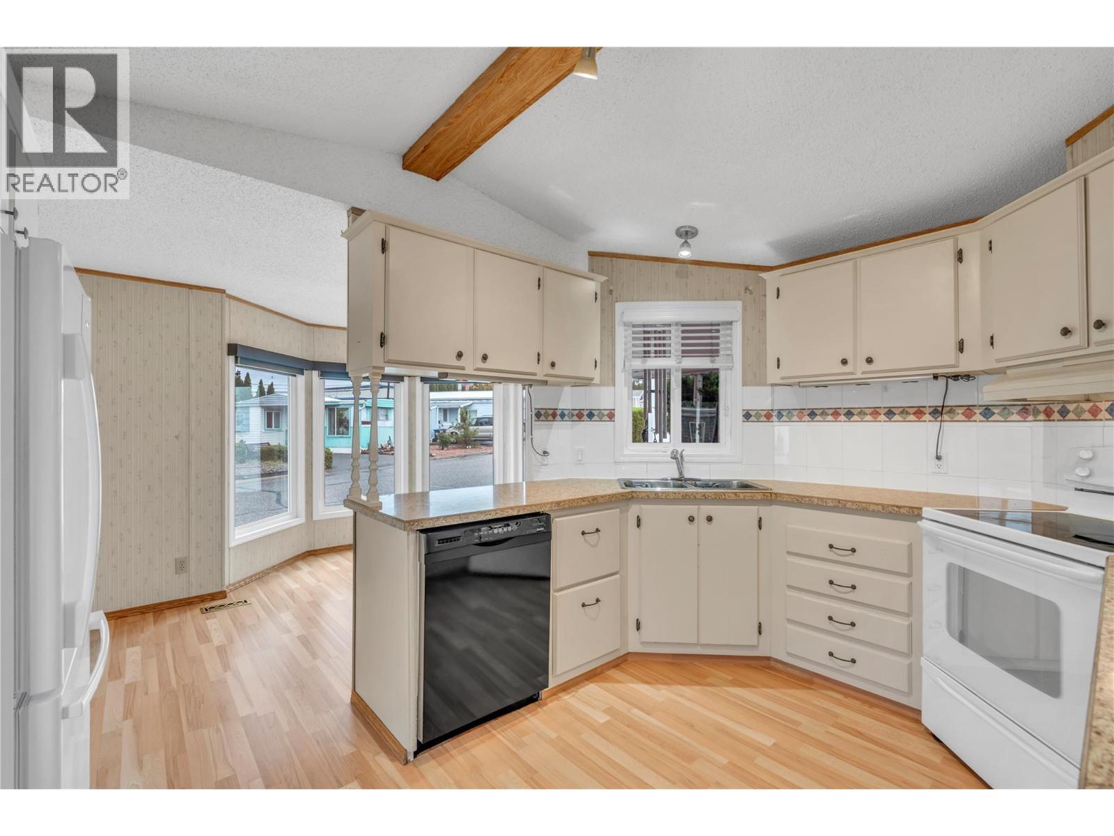 98 Okanagan Avenue E Unit# 25, Penticton, British Columbia  V2A 3J5 - Photo 4 - 10403366