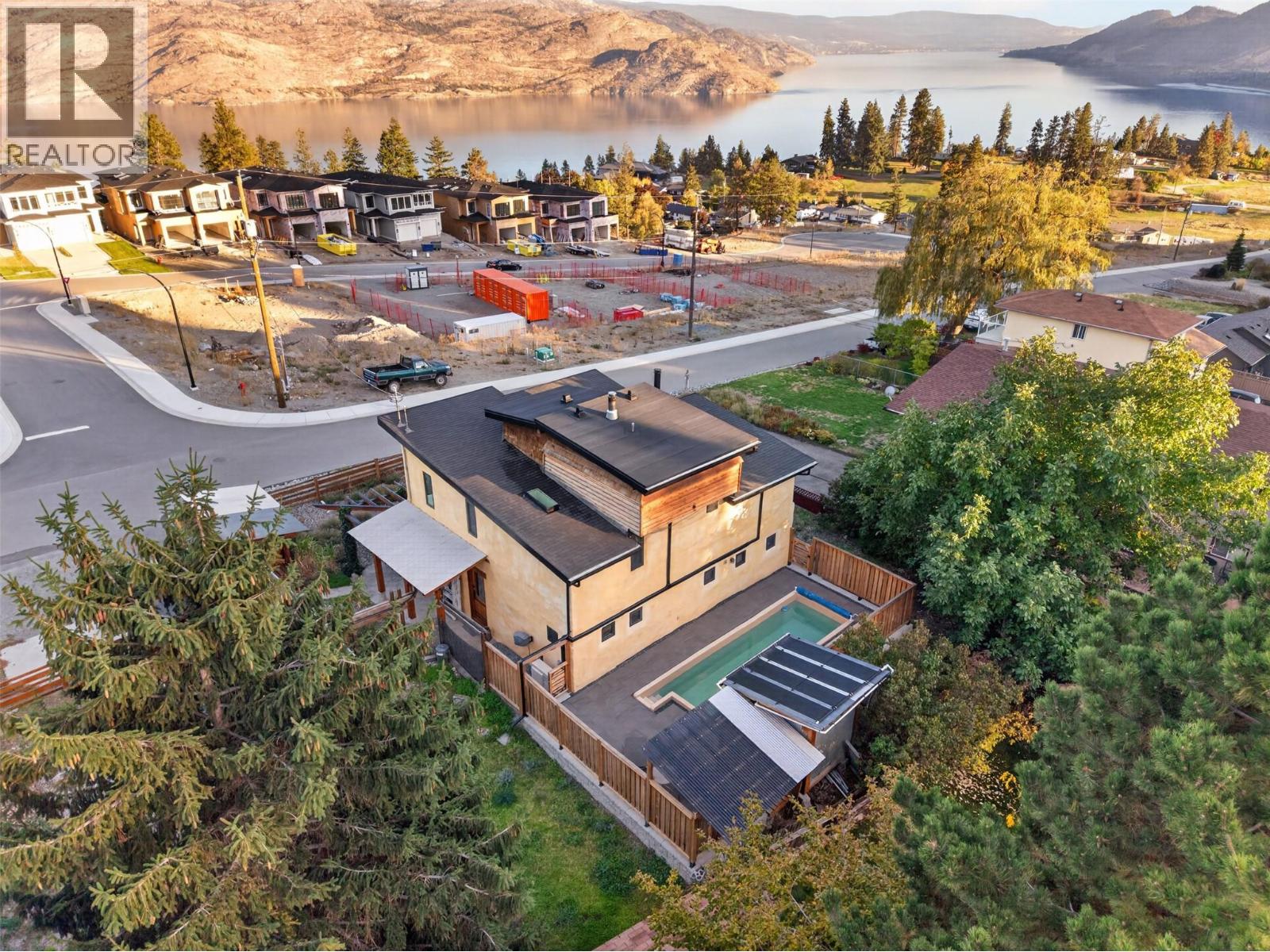 6226 Sanderson Avenue, Peachland, British Columbia  V0H 1X8 - Photo 2 - 10402227