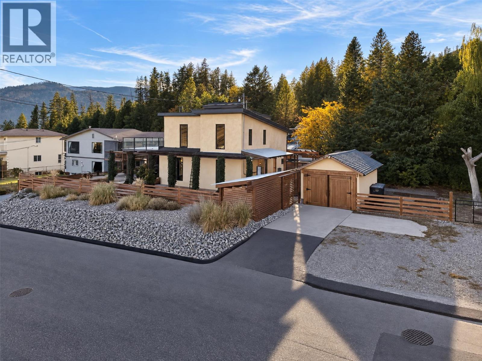 6226 Sanderson Avenue, Peachland, British Columbia  V0H 1X8 - Photo 3 - 10402227